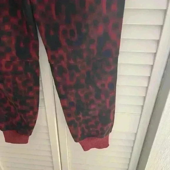Zella all day girls size large (10-12) red leopard print sweatpants - Picture 3 of 6